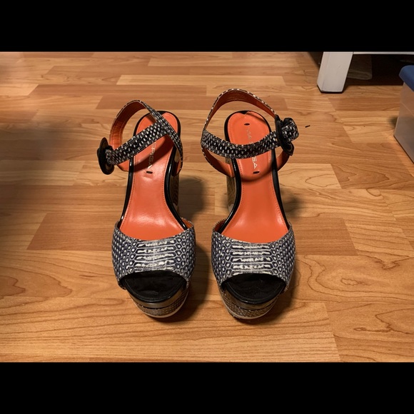 Unique High Heel Pumps 💕 - Picture 3 of 5